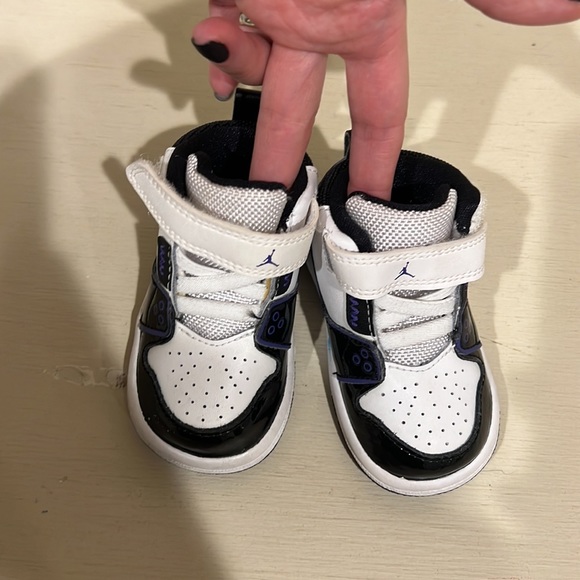 Sneakers - Picture 3 of 4